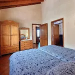2 Bedroom Amazing Home In Buenavista Del Norte Feriehus *
