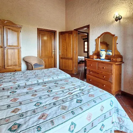 2 Bedroom Amazing Home In Buenavista Del Norte *