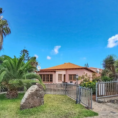 2 Bedroom Amazing Home In Buenavista Del Norte Feriehus *